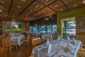 Reštaurácia alebo iné gastronomické zariadenie v ubytovaní Hotel Lucerna Tijuana