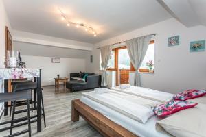 Llit o llits en una habitació de Landgasthof Fürstenbrunn
