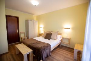 A bed or beds in a room at La Casona de Cardes