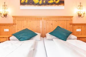 Llit o llits en una habitació de Landgasthof Fürstenbrunn