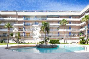Bazén v ubytování Vista Roses Mar - Apartamento con piscina II nebo v jeho okolí