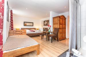 Llit o llits en una habitació de Landgasthof Fürstenbrunn