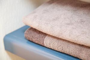 a pile of towels sitting on top of a blue box at Appartement plage Benoit, 80m de la mer, jardinet in La Baule +22 photos