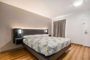 a bedroom with a bed and a window in it at Studio 6 Laredo, Tx - North I-35 in Laredo +25 photos