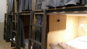 Ένα ή περισσότερα κρεβάτια σε δωμάτιο στο Seoulite Inn Myeongdong Formerly - Step Inn Myeongdong 2