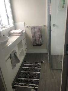 Ein Badezimmer in der Unterkunft Brand new 4br get away 5min to albury city