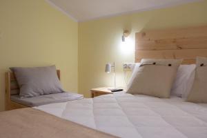 A bed or beds in a room at La Casona de Cardes