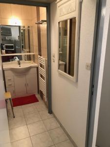 Kuchyň nebo kuchyňský kout v ubytování Appartement cosy 100m plage de Pentrez + 19 fotografií