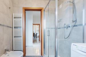 A bathroom at Luminoso Appartamento con Terrazzo Vicino all'Universita'