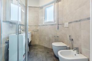 A bathroom at Luminoso Appartamento con Terrazzo Vicino all'Universita'