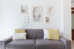 A seating area at Luminoso Appartamento con Terrazzo Vicino all'Universita'