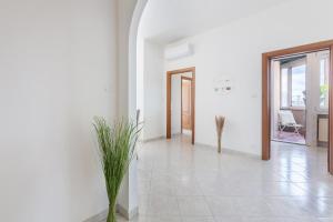 Kép Luminoso Appartamento con Terrazzo Vicino all'Universita' szállásáról Ferrarában a galériában