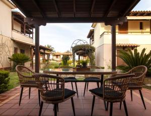 Patio alebo iná vonkajšia časť ubytovania Porto Thea Alexandra Shared Pool Villa, Afytos