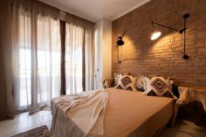 Posteľ alebo postele v izbe v ubytovaní Porto Thea Alexandra Shared Pool Villa, Afytos