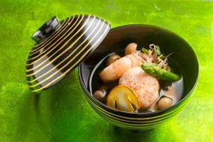 ホテルの敷地内または近くでの食事または食べ物