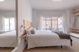 Posteľ alebo postele v izbe v ubytovaní FUN BUILDING STUDIOS by HOMEABOUT
