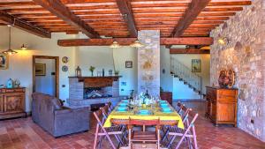 A seating area at COLLE DEL SOLE 7&1, Emma Villas