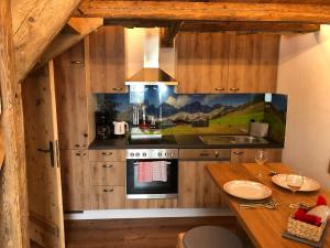 Kuchyňa alebo kuchynka v ubytovaní Haus Tannenheim + 20 fotografií