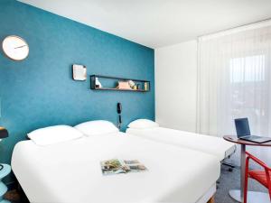 Postel nebo postele na pokoji v ubytování Hôtel ibis Styles Clermont-Ferrand Gare
