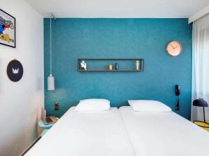 Postel nebo postele na pokoji v ubytování Hôtel ibis Styles Clermont-Ferrand Gare