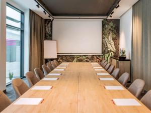 ibis Styles Kraków East商务区和/或会议室