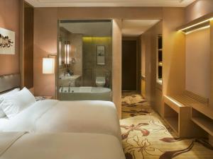 Voodi või voodid majutusasutuse Movenpick Hotel Enshi toas