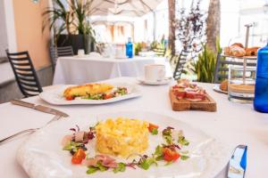 Comida no hotel ou em algum lugar perto