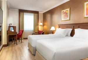 Cama ou camas em um quarto em Occidental Taksim