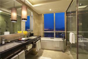 Koupelna v ubytování Crowne Plaza Zhangzhou by IHG
