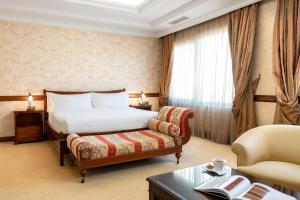 Cama ou camas em um quarto em Occidental Taksim