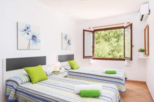 two beds in a room with a window at Villa Amapola by Villa Plus in Santo Tomás +29 photos