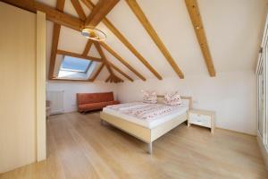 Postel nebo postele na pokoji v ubytování Stompferhof Mansarde + 9 fotografií