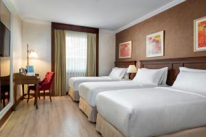 Cama ou camas em um quarto em Occidental Taksim