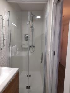 a bathroom with a glass shower and a sink at Apartamento Molinos del Río in Murcia