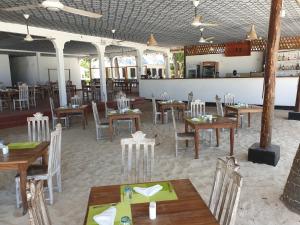 Ресторан / где поесть в Nungwi Inn Beach Cottages