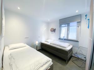 Un pat sau paturi într-o cameră la Vakantiehuis Zee, Bos & Duin Zoutelande ZO02
