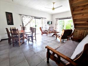 a living room with a table and chairs at CHEZ MARVA Grande Villa COCO 3 à 12 personnes in La Digue