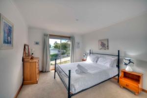 a bedroom with a bed and a window at Bella Vista in Bicheno +10 photos