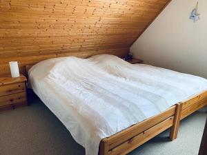 Ein Bett oder Betten in einem Zimmer der Unterkunft 50059 Ferienhaus