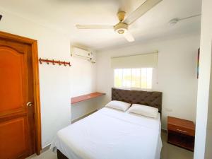 Hotel Aeromar Central客房内的一张或多张床位