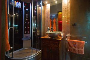 Koupelna v ubytování Whirlpool Suite Marrakesch-Lounge