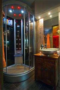 Koupelna v ubytování Whirlpool Suite Marrakesch-Lounge