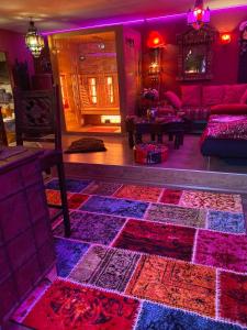 Posezení v ubytování Whirlpool Suite Marrakesch-Lounge
