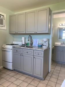 Kuchyň nebo kuchyňský kout v ubytování Sea Aire Oceanfront Inn