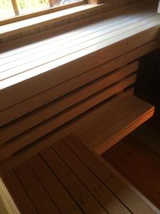 a wooden bench under a window in a cabin at Kullsbjörken Bed & Breakfast in Tällberg