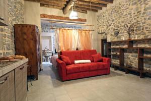 A seating area at Mella Bellagio -La Corte - at the Lake with parking