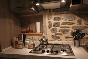 A kitchen or kitchenette at Mella Bellagio -La Corte - at the Lake with parking