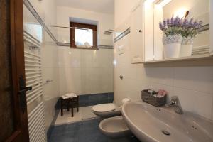 Kúpeľňa v ubytovaní Mella Bellagio Al Porto - Appartamento con Terrazze a pochi passi dal Lago