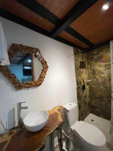 A bathroom at Mahalo Hostel