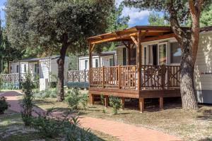 Salve Croatia Mobile Homes in Amadria Park Trogir外面的花园